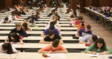 Stire din Cultură-Educație : Modificări la examenul de licență. Care este reacția studenților