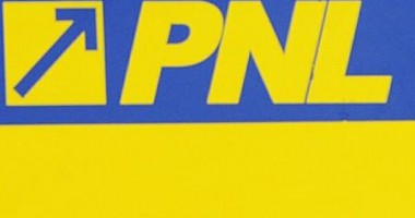 Stire din Politică-Administrație : PNL a lansat o petiție pe tema modificărilor la Legea Educației