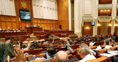 Stire din Politică-Administrație : Modificările aduse Codului Penal sunt neconstituționale. "Aleșii nu pot fi  mai presus de lege"