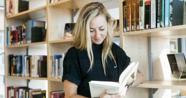 Stire din Cultură-Educație : Matematicianul Grigore Moisil, la loc de cinste în Biblioteca Judeţeană