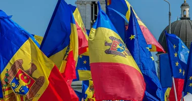Stire din Actualitate : Sondaj în R. Moldova. Mai mulți moldoveni se opun unirii cu România decât o susțin