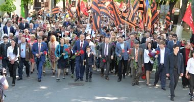 Stire din Actualitate : Moldovenii, chemați să participe, duminică, la "marșul poporului"