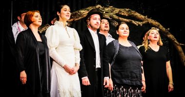 Stire din Cultură-Educație : Moldovenii aduc "Salba dracului" la Constanța