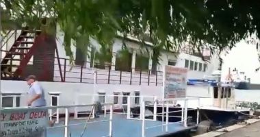 VIDEO / PANICĂ la Sulina. O ambarcațiune plină cu pasageri s-a izibit de mai multe bărci și pontoane