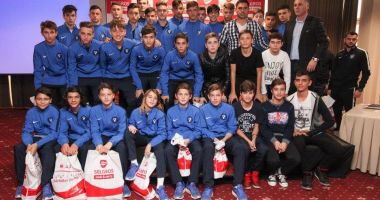 Stire din Sport : Moment festiv pentru juniorii Academiei "Gheorghe Hagi"