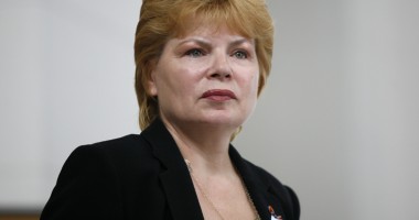 Stire din Politică-Administrație : Mona Pivniceru renunță  la funcția de ministru al Justiției