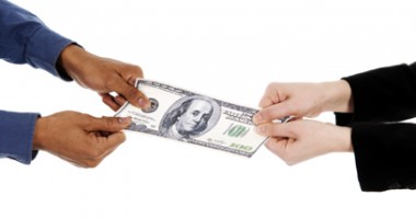 Stire din Economie : Proprietarii de apartamente din Constanța țin cu dinții de prețuri
