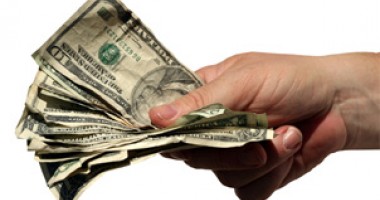 Stire din Economie : Când vor avea românii salarii ca-n Occident?