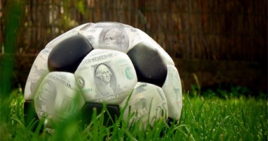 Stire din Sport : Fotbal, Liga a II-a / Șpagă la Callatis - FC Farul? Bani în plus pentru arbitri!
