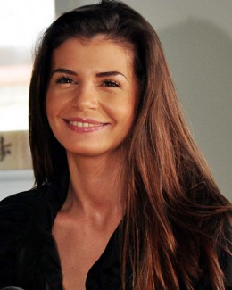Stire din Monden : "Îmi doresc ca Irina să nu ducă lipsa dragostei de mamă"