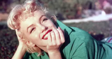 Stire din Actualitate : Marilyn Monroe, omagiată la 100 de ani de la naștere printr-un record impresionant