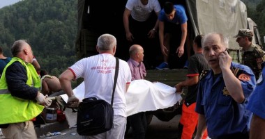 Galerie FOTO și VIDEO. TRAGEDIE NAȚIONALĂ! AUTOCAR ROMÂNESC căzut într-o râpă, în MUNTENEGRU: 19 ROMÂNI AU MURIT! - 9