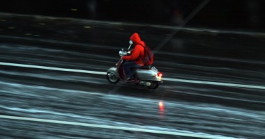 Stire din Eveniment : Conducea un moped fără a avea permis