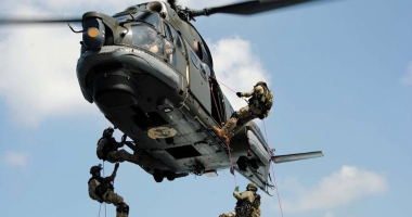 Elicopter PRĂBUȘIT în Marea Neagră. Un militar A MURIT