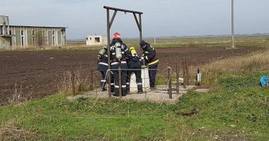 Preot găsit mort într-o fântână