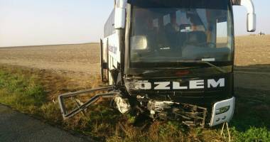 Imagini de groază, la Constanța. Trei morți într-un accident rutier. Femeia a fost aruncată prin ușa autocarului - 6