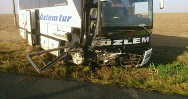 Imagini de groază, la Constanța. Trei morți într-un accident rutier. Femeia a fost aruncată prin ușa autocarului - 7