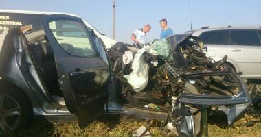 Imagini de groază, la Constanța. Trei morți într-un accident rutier. Femeia a fost aruncată prin ușa autocarului - 10