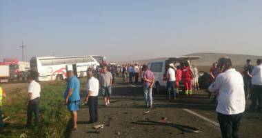 Imagini de groază, la Constanța. Trei morți într-un accident rutier. Femeia a fost aruncată prin ușa autocarului - 11