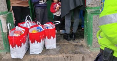 Stire din Social : Moș Crăciun a ajuns și în opt comune din județul Constanța