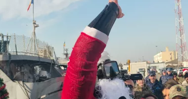 Moș Crăciun Scafandru vine cu sacul plin de cadouri în Portul Militar Constanța - 3