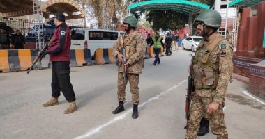 Explozie puternicÄƒ la o moschee din Peshawar, soldatÄƒ cu cel puÅ£in 90 de rÄƒniÅ£i