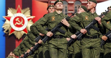 Stire din Actualitate : Paradă militară în Piața Roșie de la Moscova