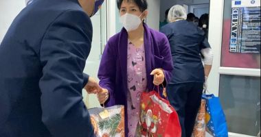 GALERIE FOTO / Moș Crăciun a venit cu daruri la cadrele medicale din Spitalul de Boli Infecţioase - 6
