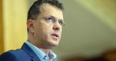 Stire din Politică-Administrație : Ionuţ Moşteanu: „Nu pot să-mi explic înverşunarea lui Iohannis împotriva legii privind conducerea scuterelor”