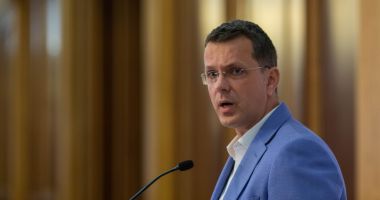 Stire din Politică-Administrație : USR cere convocarea comisiilor juridice reunite şi demiterea şefului AEP