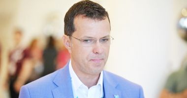 Stire din Politică-Administrație : Ionuţ Moşteanu îi cere premierului să facă publice proiectele legilor privind securitatea naţională
