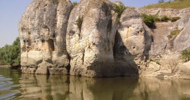 Stire din Social : Moșu’ și Baba de la Hârșova sau povestea care a încremenit doi părinți
