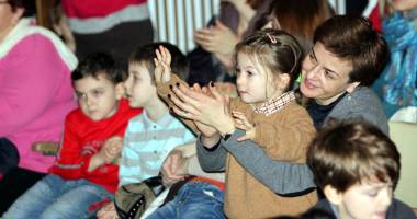 Stire din Cultură-Educație : "Motanul încălțat", la Teatrul Căluțul de mare