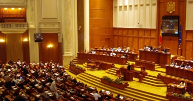 Stire din Politică-Administrație : A sosit ziua cea mare: moțiunea de cenzură, dezbătută și supusă votului, în Parlament