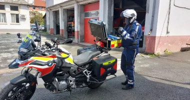 Stire din Social : Salvator pe două roți. „Aș veni la pompieri chiar și fără bani!“