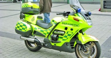 Stire din Sănătate : Paramedicii SMURD dau primul ajutor de pe motocicletă