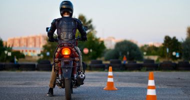 Stire din Actualitate : Examen mai greu pentru permisul de motocicletă. Cum va arăta proba de traseu