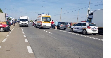ACCIDENT RUTIER GRAV. Cinci autoturisme și o motocicletă, implicate. MOTOCICLISTUL a zburat peste două mașini - 2