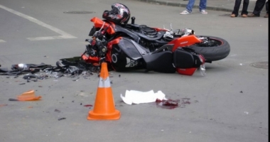 Stire din Eveniment : TRAGEDIE RUTIERĂ. Motociclist mort, lovit în plin de un șofer
