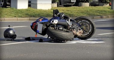 Stire din Eveniment : Un motociclist s-a răsturnat la ieșire din Nazarcea. Intervin pompierii ISU Dobrogea