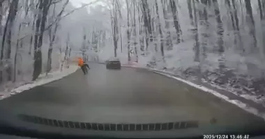 Stire din Eveniment : Accident mortal în Ajunul Crăciunului. Un bărbat fără permis a intrat cu motocicleta într-un stâlp de beton