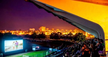 Cinema în aer liber  la Constanța  pe cel mai mare ecran