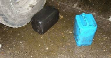 Stire din Eveniment : Prinși în flagrant în timp ce furau motorină