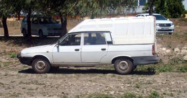 Sute de litri de motorină furată, în portbagajul mașinii - 2