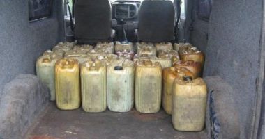 Stire din Eveniment : Nouă șoferi de TIR români și maghiar au furat combustibil de peste jumătate de milion de euro