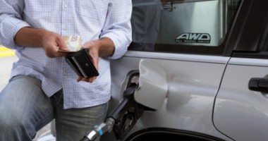 Stire din Economie : România, în top 10 mondial al țărilor cu CEA MAI SCUMPĂ BENZINĂ