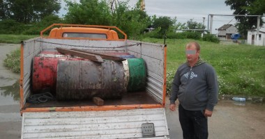 O tonă de motorină, abandonată pe malul Dunării? - 1