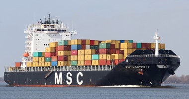 Stire din Economie : Un portcontainer construit la Mangalia a abandonat voiajul din cauza unei fisuri