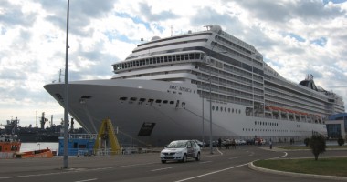 Stire din Economie : Gigantul "MSC Musica" a inaugurat croazierele cu îmbarcarea din portul Constanța