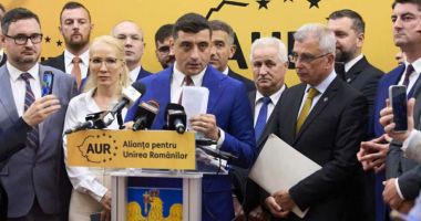 Stire din Politică-Administrație : Guvernul Bolojan se confruntă astăzi cu prima moţiune de cenzură